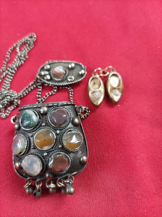 Cutiuță veche foarte frumoasa