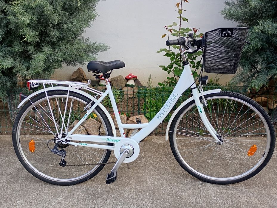 Vând bicicletă damă,roti 28,frumoasa,cu 6 viteze !