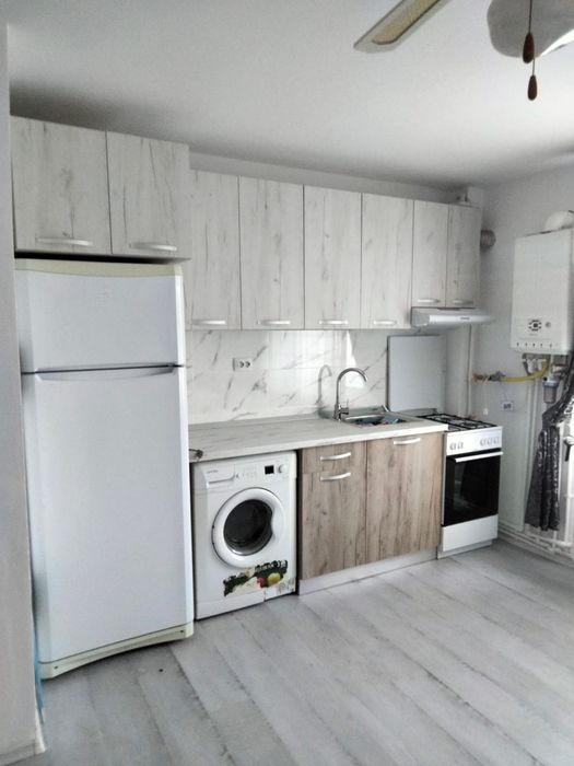 Închiriez apartament