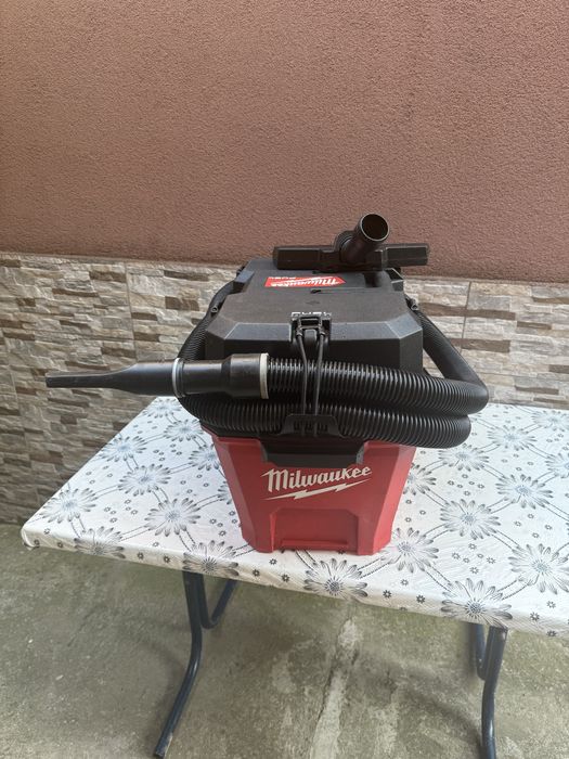 Акумулаторна прахосмукачка MILWAUKEE M18 F2VC23L-0