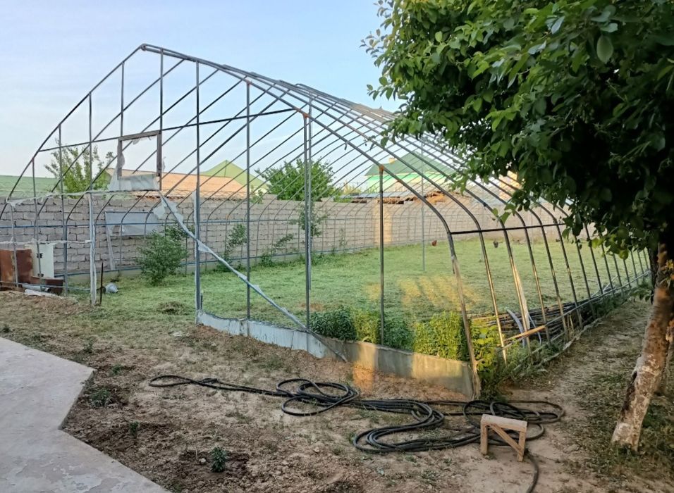 Теплица из нержавеющей стали.