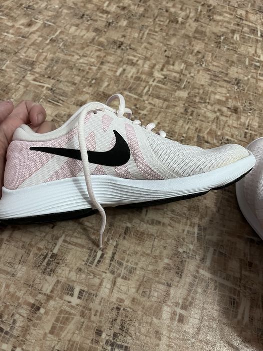 Кроссовки Nike женские