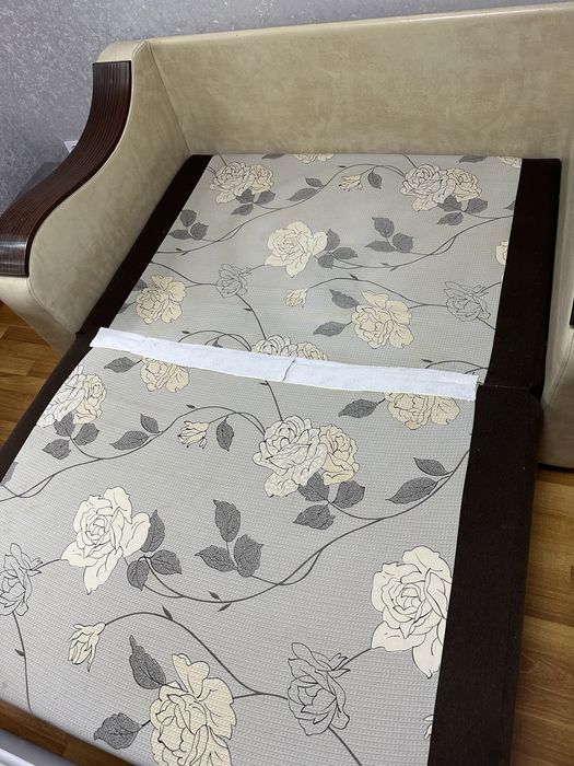 Продам диванчик .