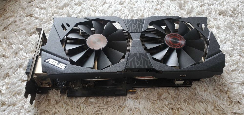Placa video Asus Strix Nvidia GTX 970 DirectCU II OC Edition.