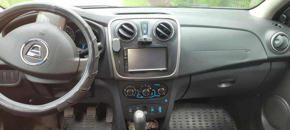 Vând Dacia Logan