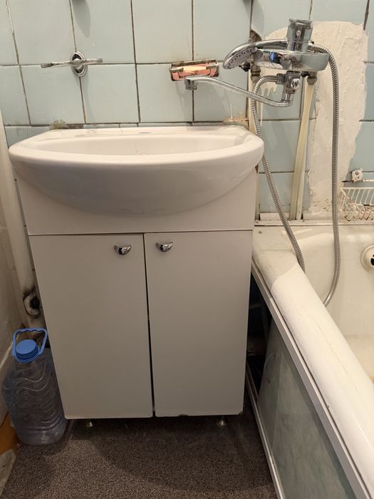 Продам тумбу с раковиной