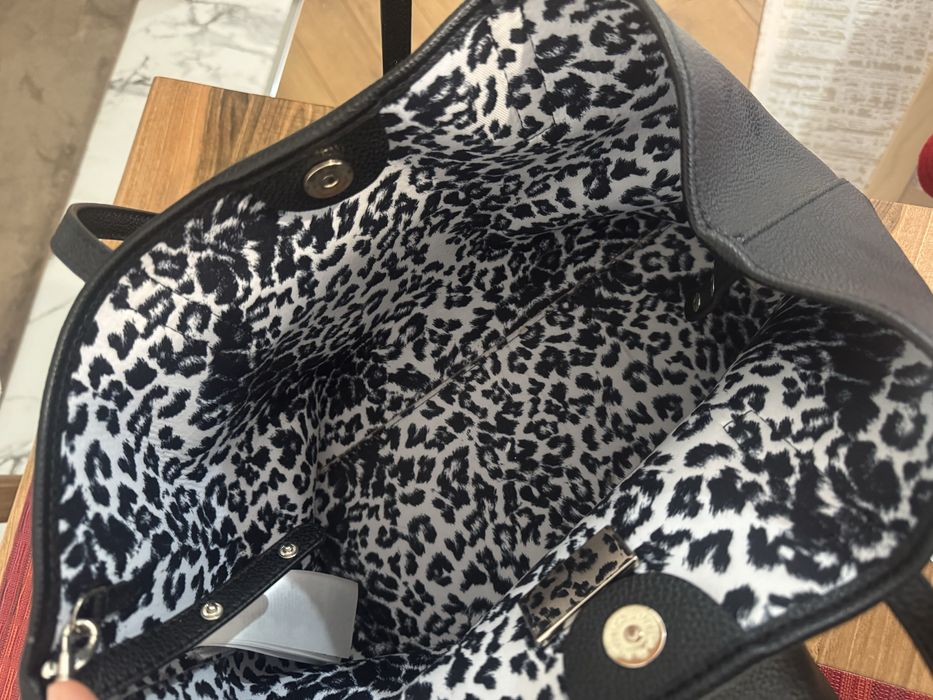 Оригинална Дамска чанта Guess