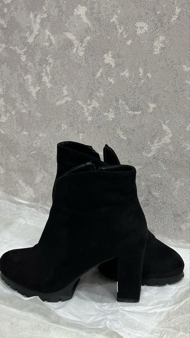 Ботильоны набук в идеальном состоянии