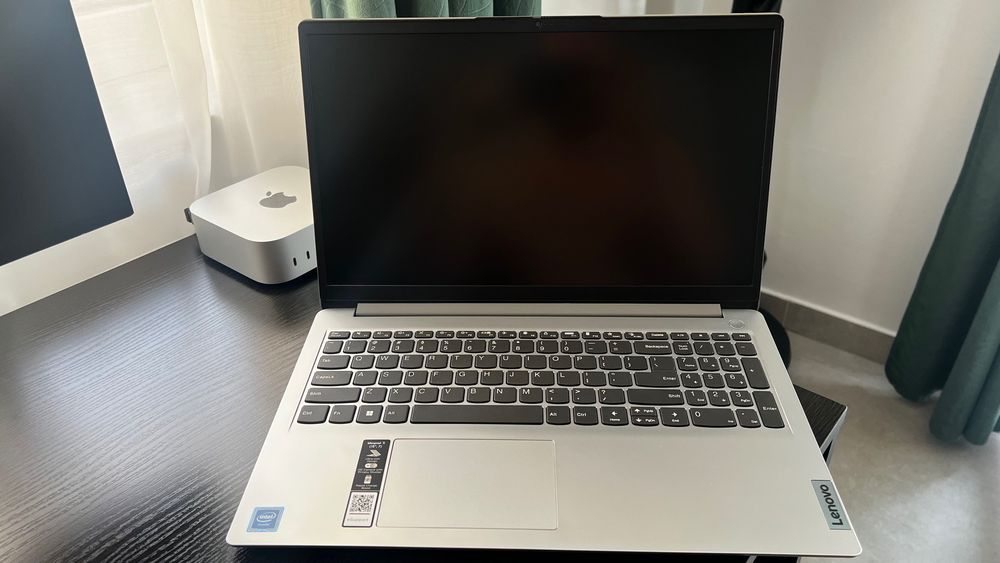 Laptop Lenovo 15.6" – Ca Nou / Impecabil (Școală, Office, Filme)