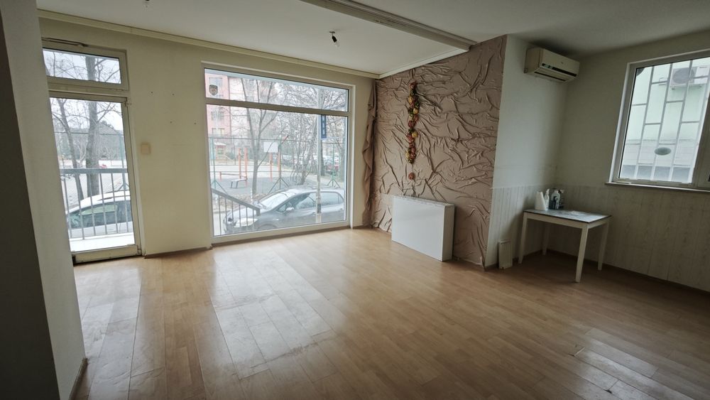 Под наем: Офис, помещение, магазин.