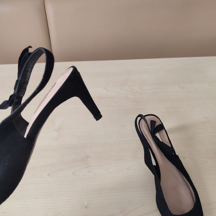 Pantofi noi marimea 39