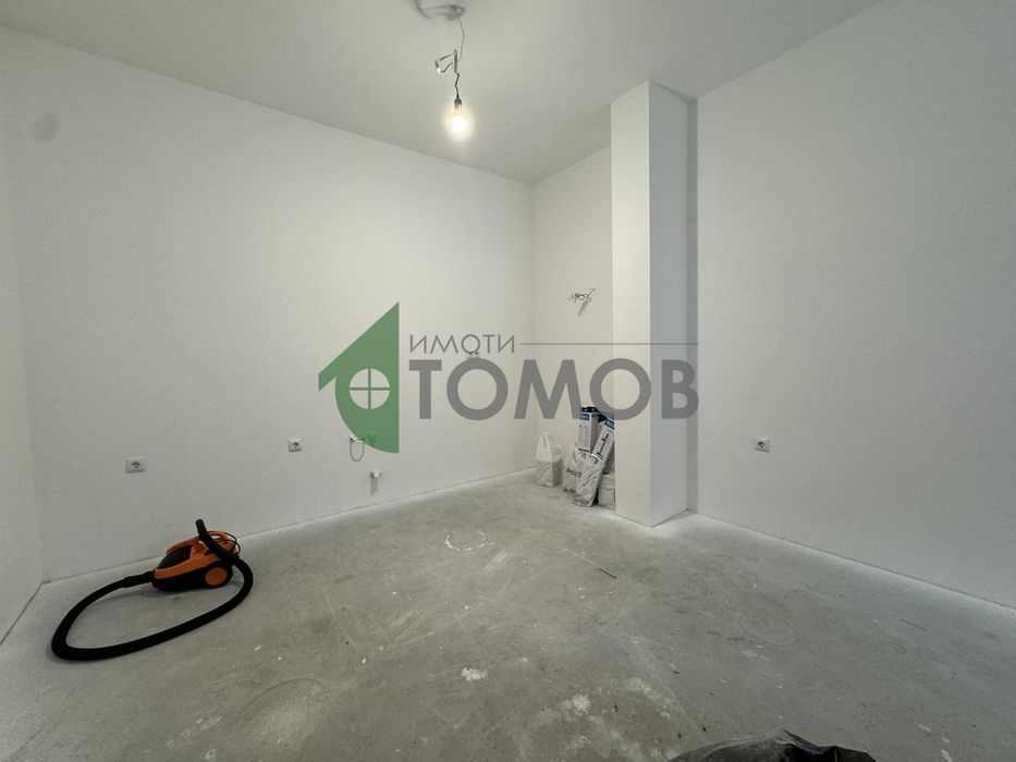 Продава се Тристаен апартамент в Шумен, 5-ти полк - 84 кв.м за 1155 €/кв.м - Снимка #1