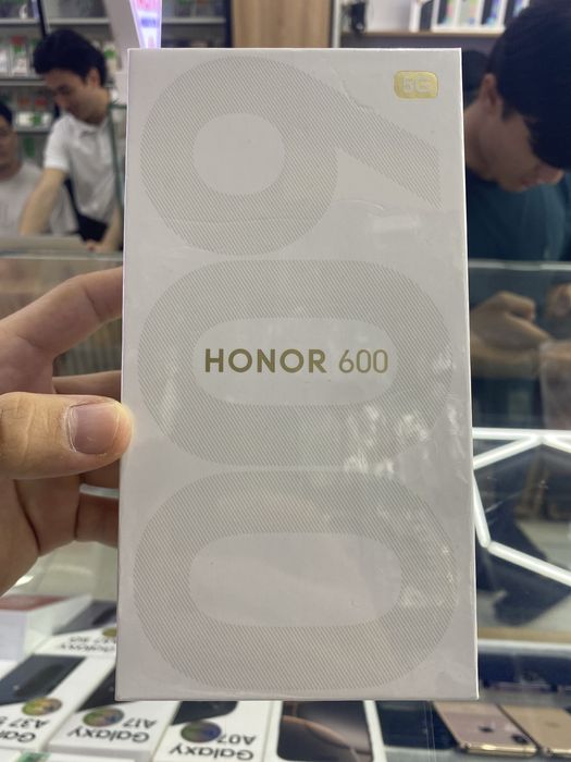 Honor 600 8/256 новей
