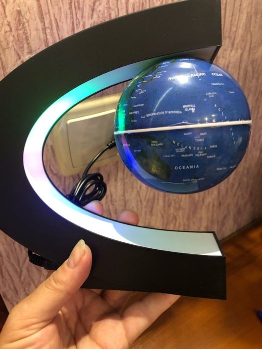 Левитиращ глобус LED освен
