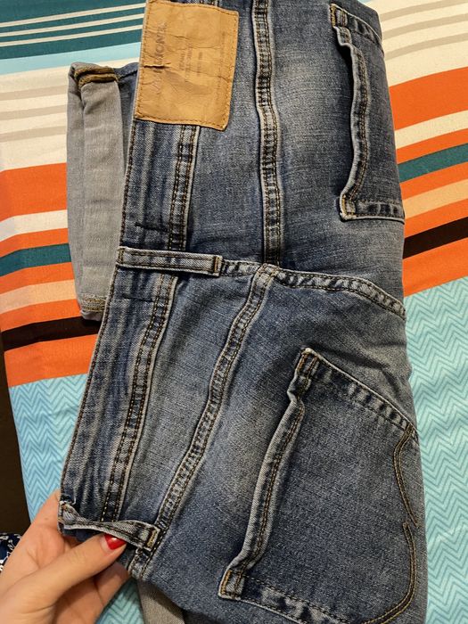 Pantaloni scurti de blugi
