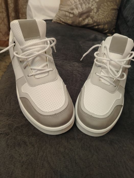 Pantofi sport foarte frumoși