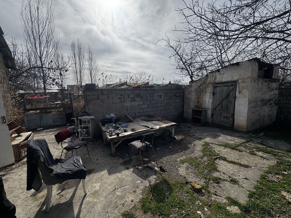 Дом акавак 6 соток очень  хорошая махаля!!!