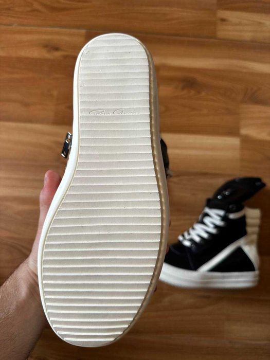 Sneakers ChromeHearts cu eticheta (nu Nike, Gucci, Adidas, Balenciaga)