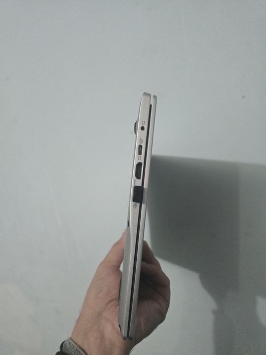 Acer swift. 256 gb ssd. 4 yadro. Metal korpus. Batareyka zo'r ushlaydi