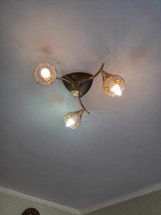 Продам    люстру