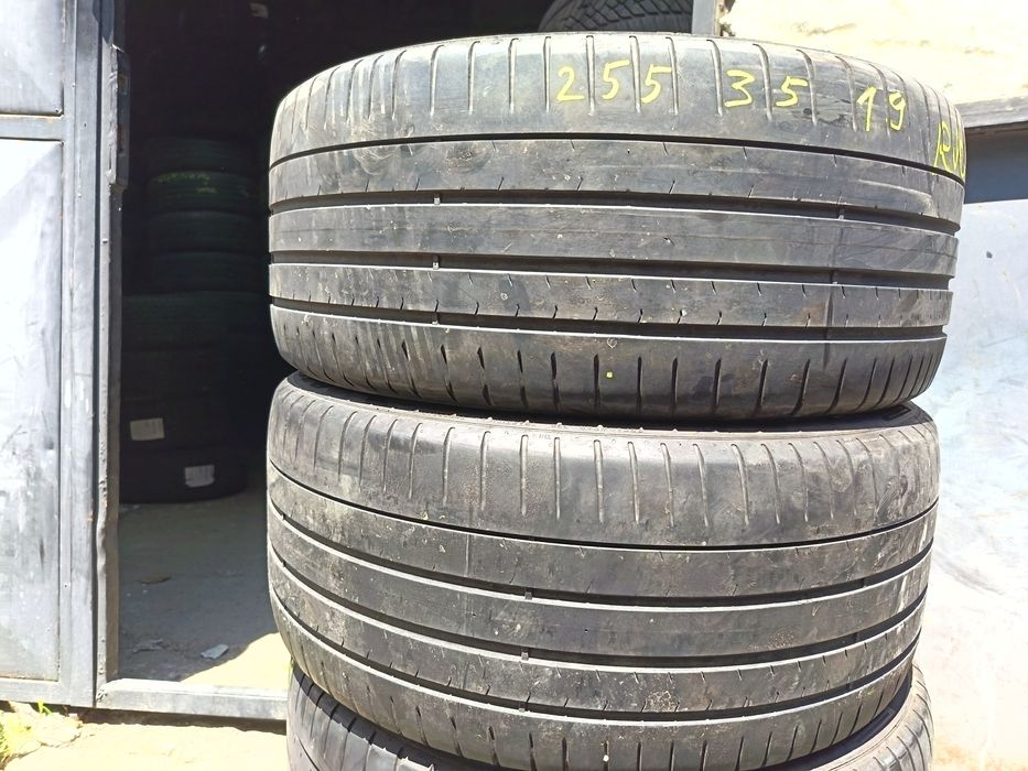 Anvelope vara 255 35 19 pirelli runflat +5mm 2019 și 2021