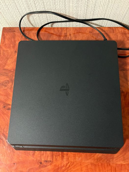 Продам PlayStation 4 slim, 1 терабайт