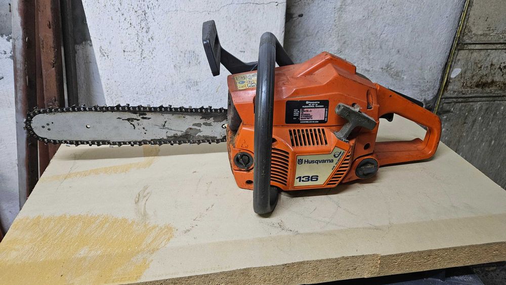 Drujba Husqvarna 136 pentru piese de schimb