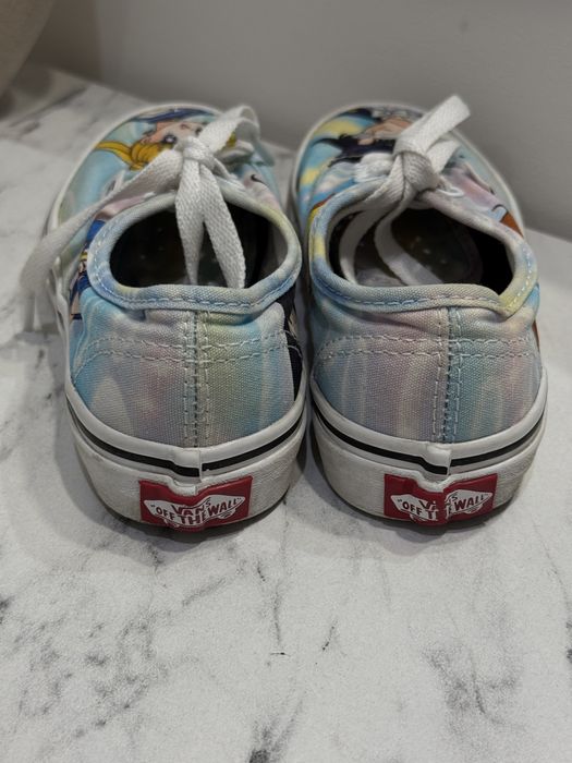 Кроссовки на девочку