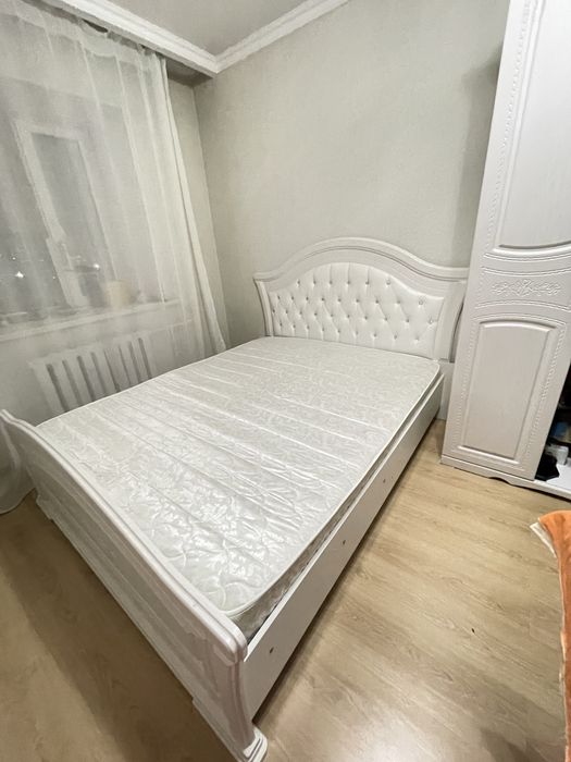 Продам спальный гарнитур