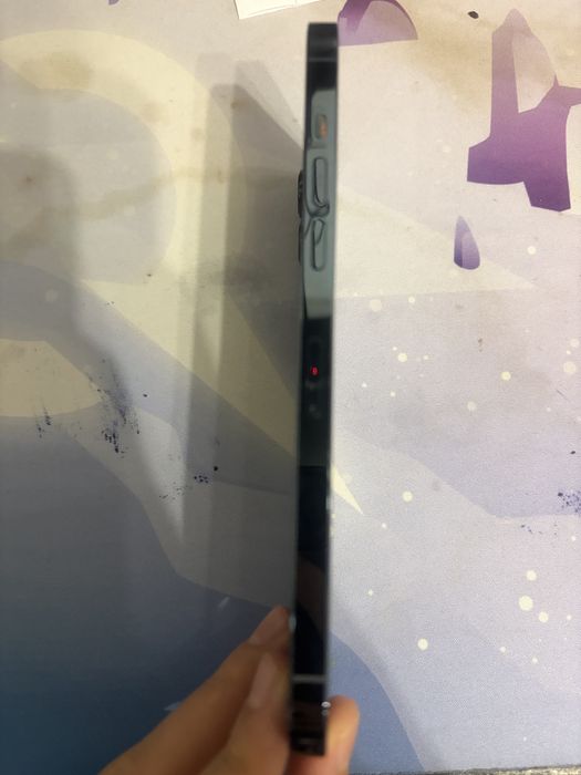 vand iPhone 12 pro max