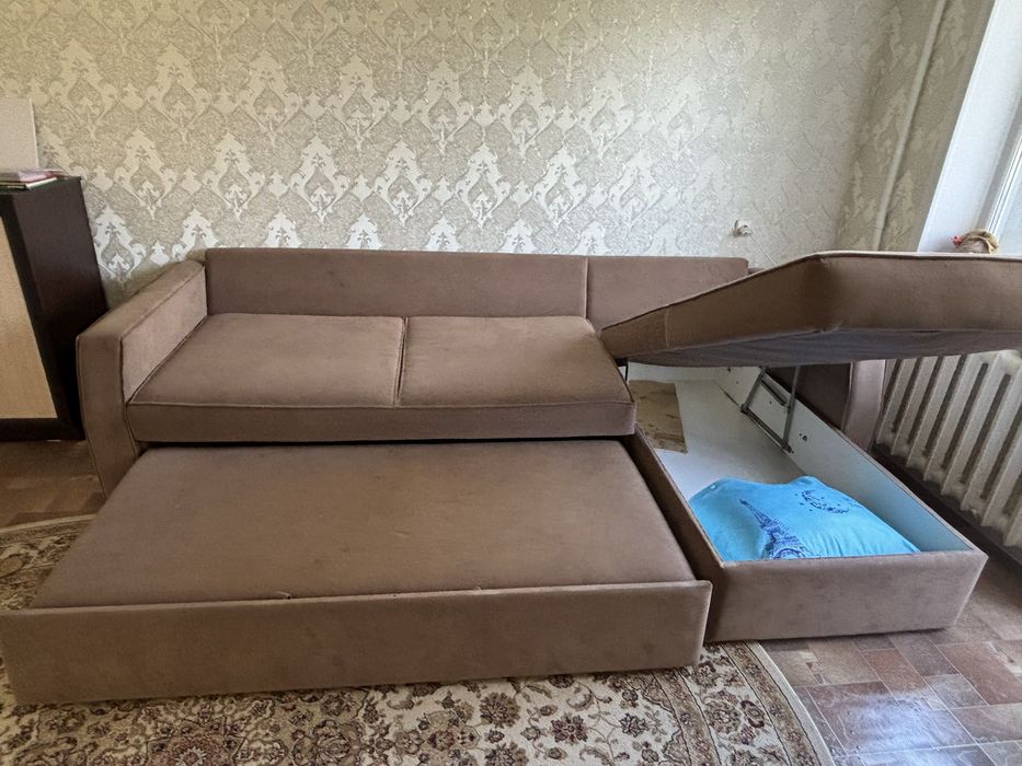 Продам угловой диван.
