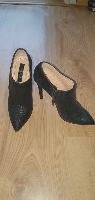 Pantofi stiletto