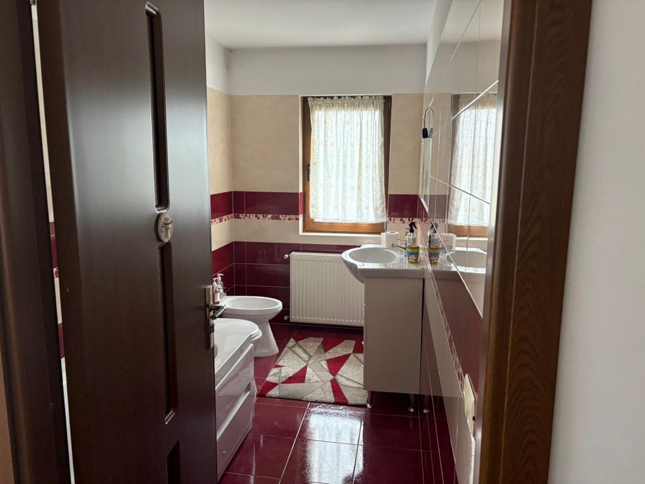 Vând/Schimb casă Buhuși – 4 camere, 195 mp | Accept ap. 2 camere + diferență