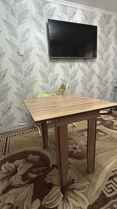 Продам стол с табуретками !