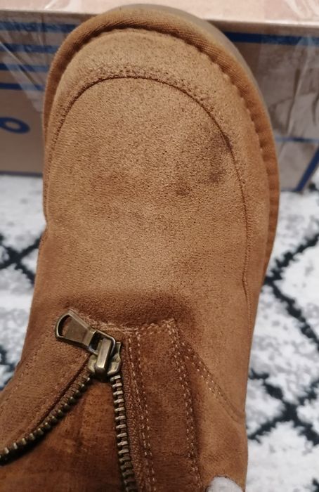 Ghete marimea 35 cu interiorul de 22.5 cm