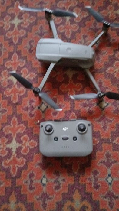 Продаю 2 дрона оба рабочие один прям идеальный