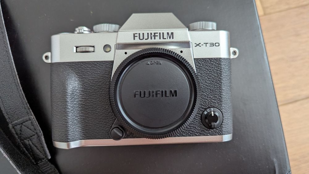Kit Fujifilm X-T30 cu  Fujinon XF 35mm f/2 R WR body 6100 cadre – Stare Impecabilă