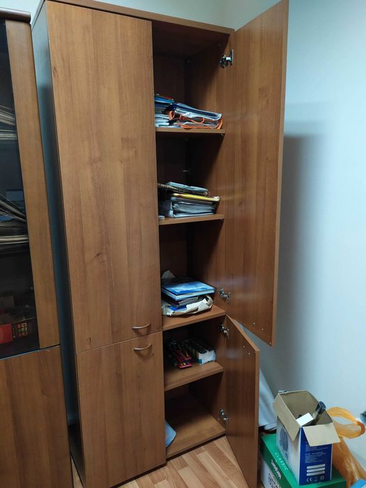 Двухдверный офисный шкаф для документов