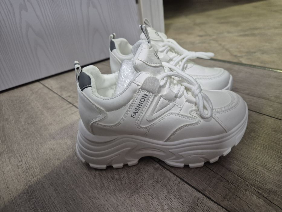 Маратонки на платформа