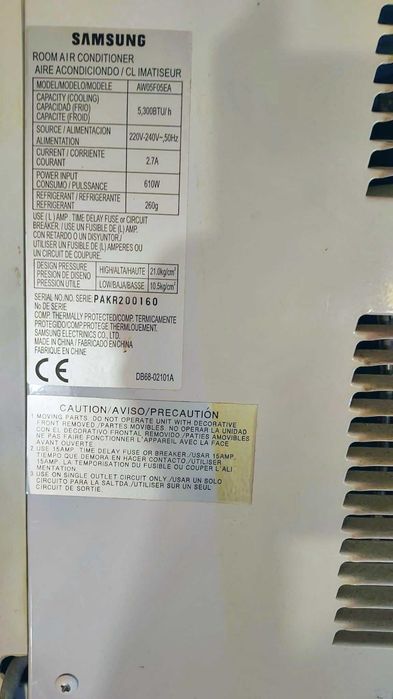 Продавам прозоречен климатик в перфектно състояние-90€