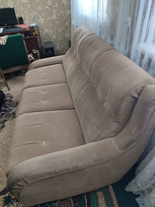 Продам диван и два кресла.