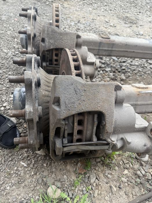 Ось на прицеп полуприцеп