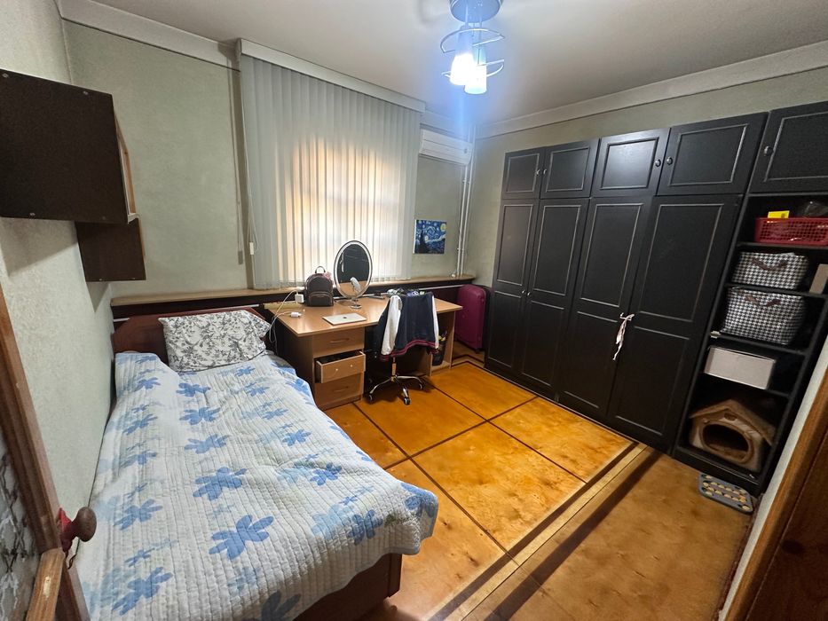 Продается 5-комнатная квартира, метро Ойбек