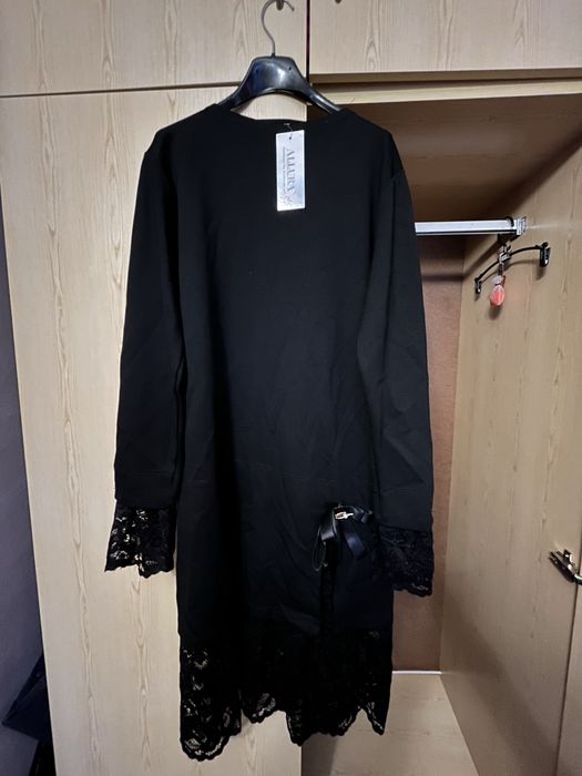 Рокля в черно с дантела