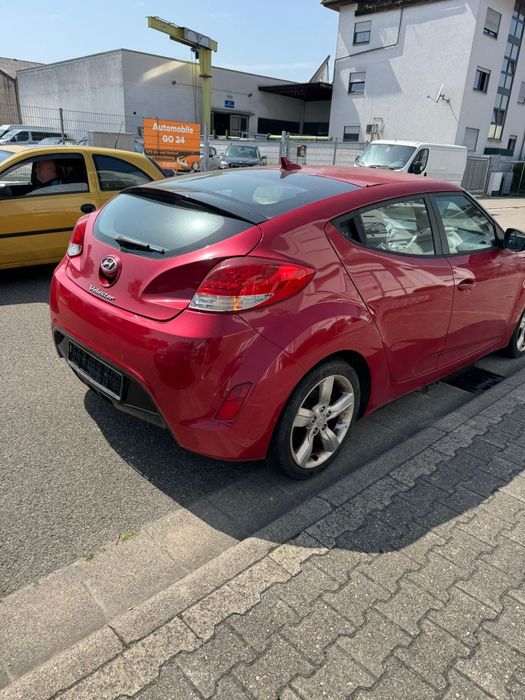 Vând Hyundai Veloster