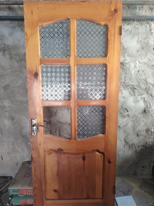 Есік сатылады, продаеться дверь