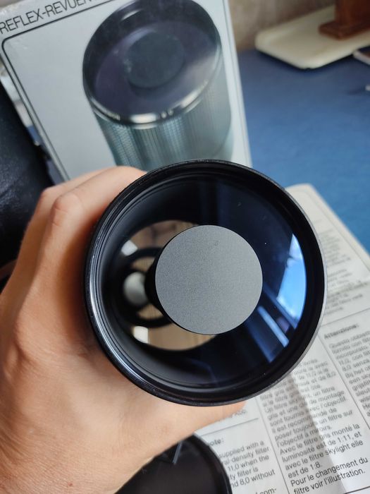 Обектив за фотоапарат в идеално състояние.