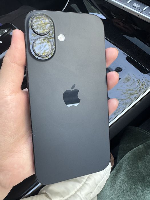 IPhone 16 черного цвета