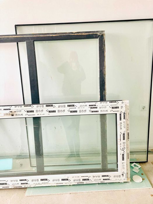 Продавам нова PVC врата и прозорец REHAU – демонтирани