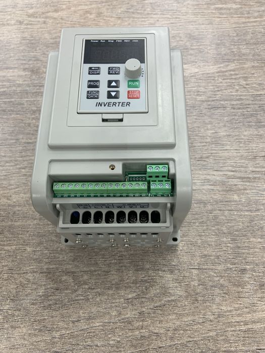 Convertor de frecventa monofazat AC 220v